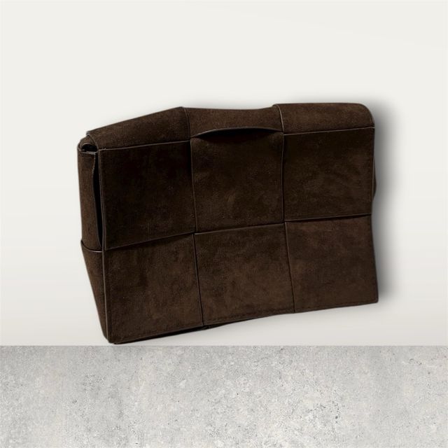 Bolso de ante marrón tejido