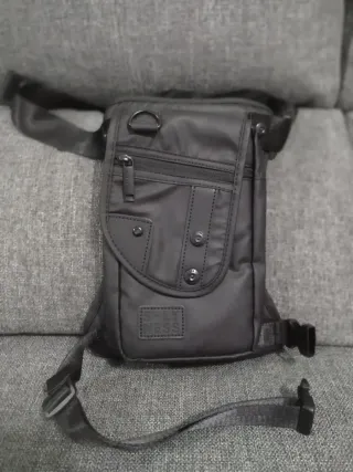 Bolsa pernera de piel negra