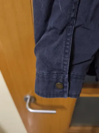 Chaqueta C&A azul con flores bordadas