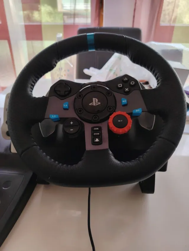 Volante y Pedales Logitech, más juego Gran Turismo