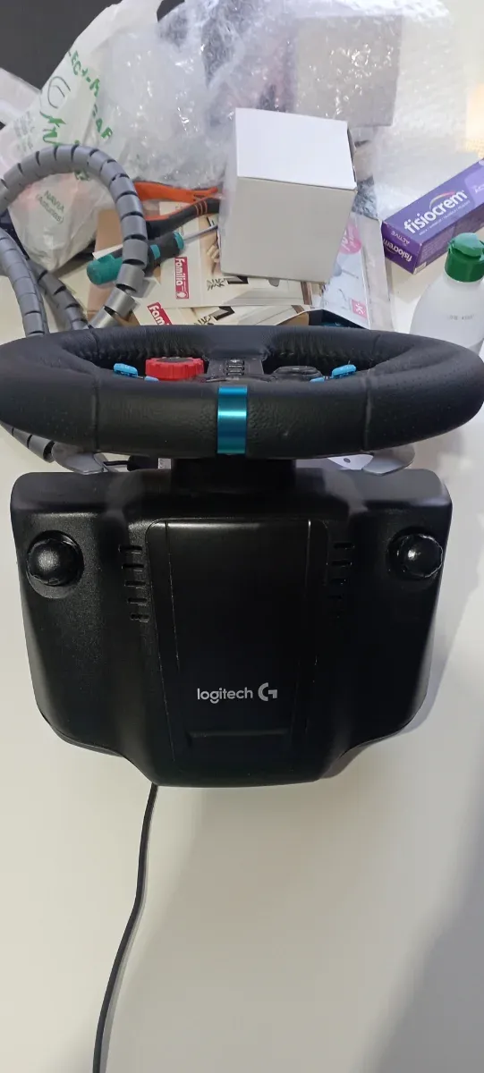 Volante y Pedales Logitech, más juego Gran Turismo