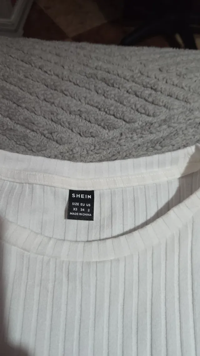 Vestido blanco manga larga con abertura