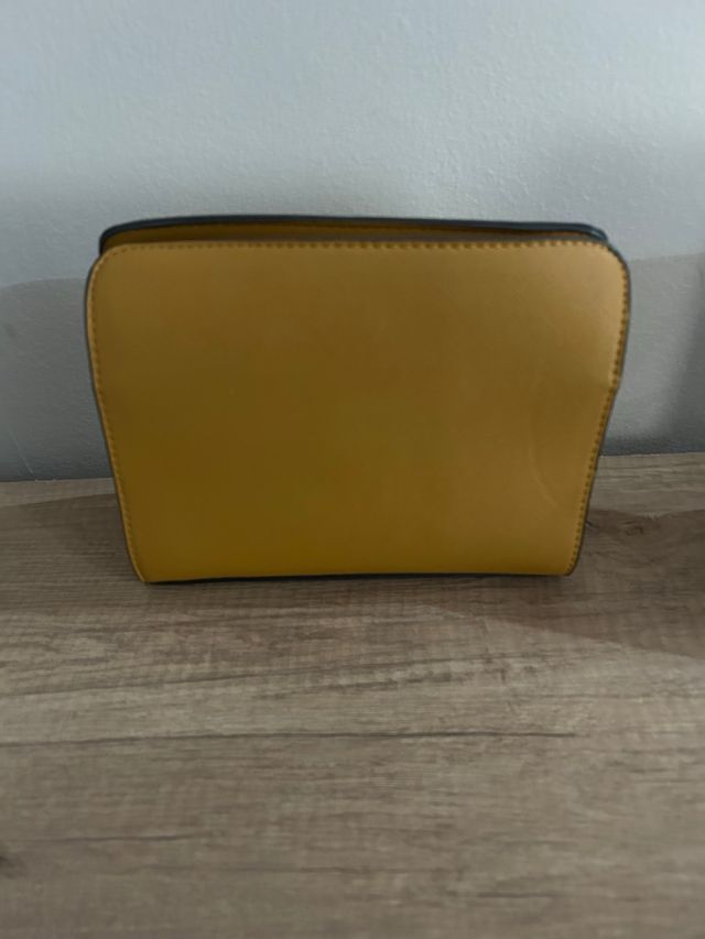 Bolso amarillo doble compartimento