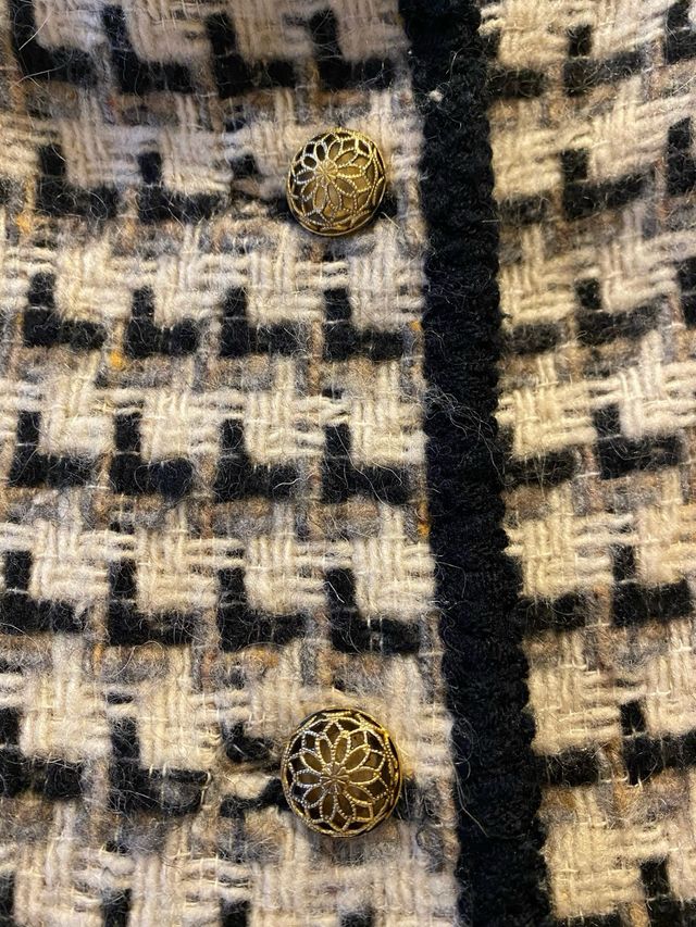 Chaqueta tweed beige y negra