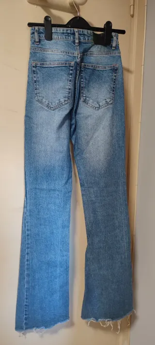 Pantalón vaquero flare Pull&Bear