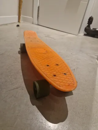 Monopatín naranja para niños