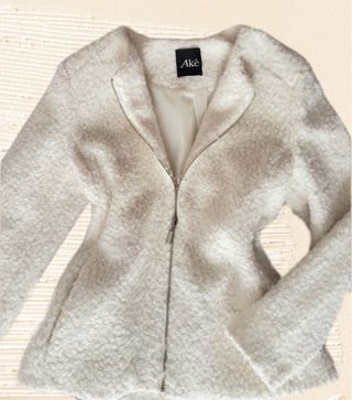 Elegant vintage women’s winter white fitted coat