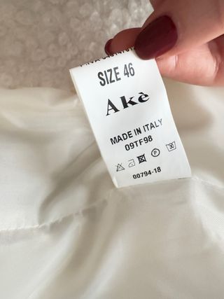 Elegant vintage women’s winter white fitted coat