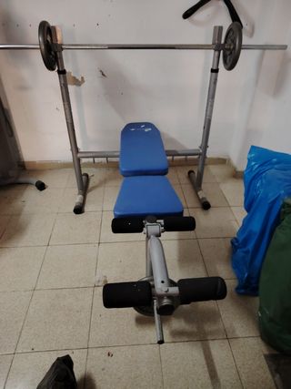 Banco de pesas con barra