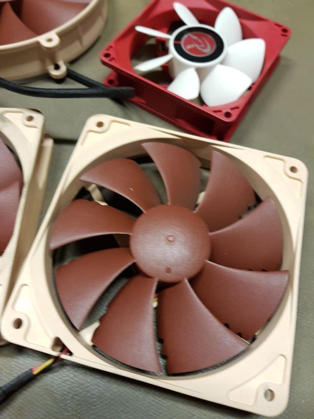 Conjunto di ventilatori Noctua 120mm e 140mm