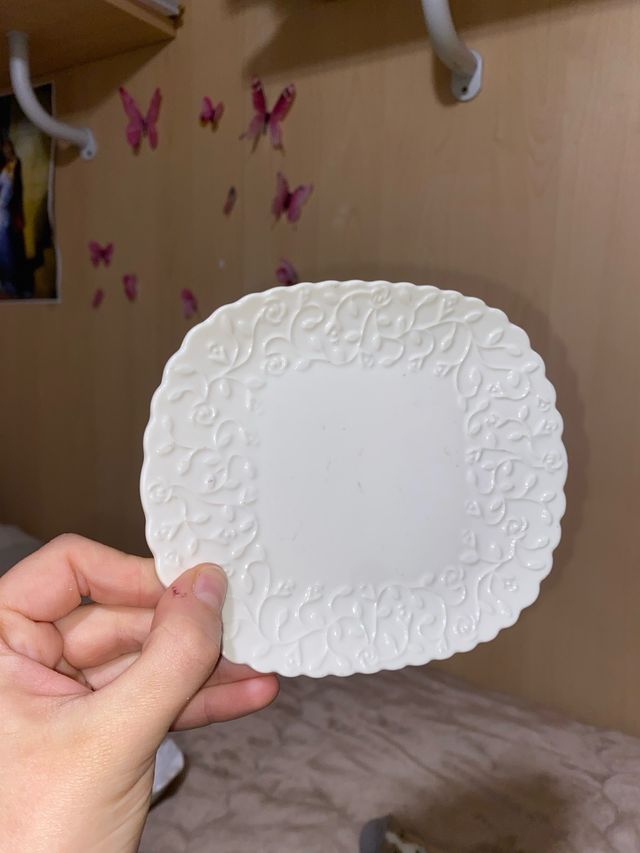 Piattino in porcellana decorato