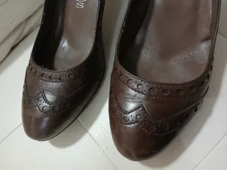 Zapatos de tacón de piel