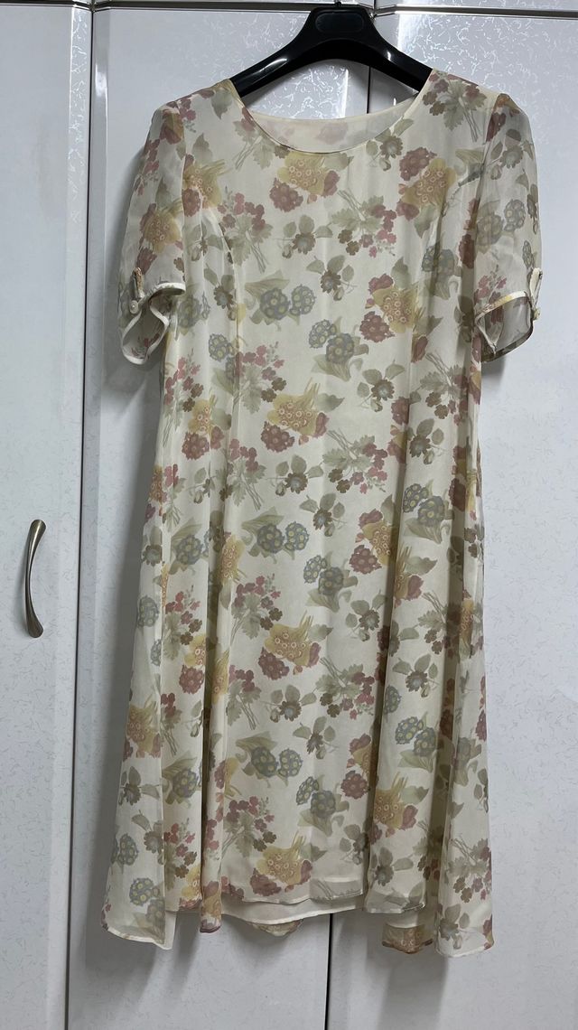 Vestido midi elegante mangas transparentes