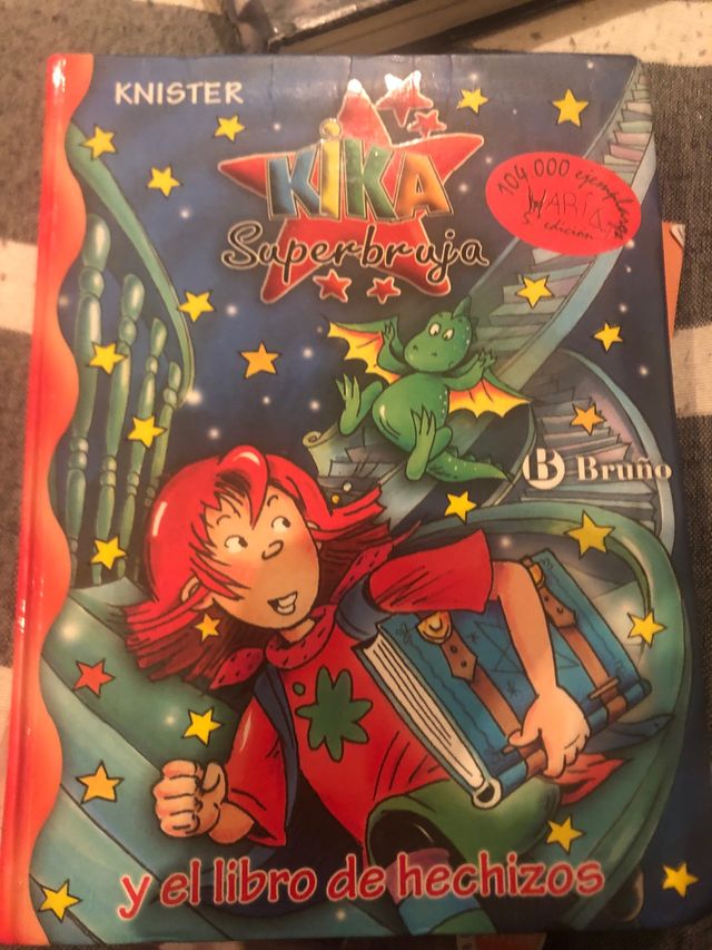 Kika Superbruja y el libro de hechizos (Kika Su...