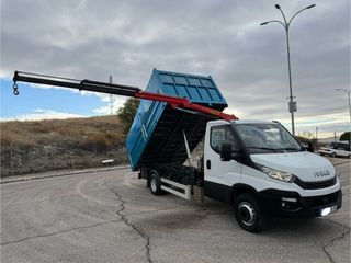 Iveco Daily Basculante con Grúa