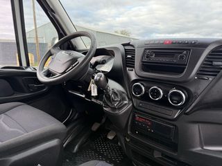 Iveco Daily Basculante con Grúa