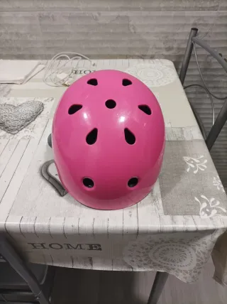 Casco rosa patines talla M.