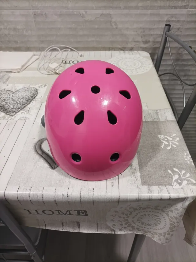 Casco rosa patines talla M.