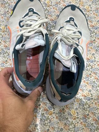 Zapatillas Nike grises y verde azulado