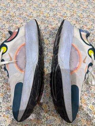 Zapatillas Nike grises y verde azulado