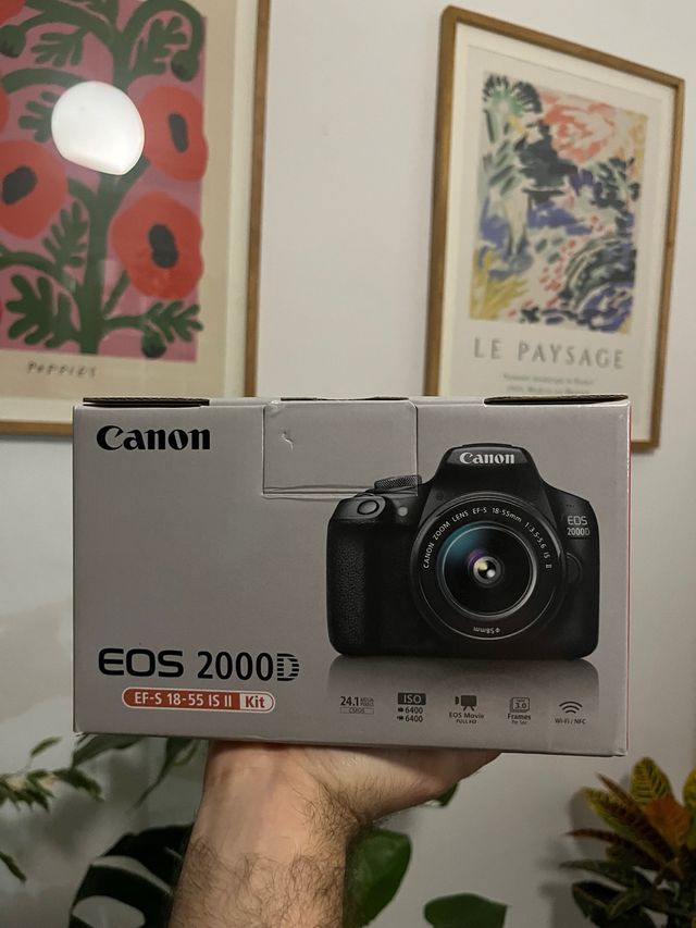 Canon EOS 2000D + EF-S 18-55mm II Kit
