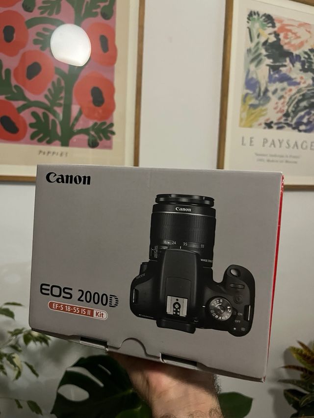 Canon EOS 2000D + EF-S 18-55mm II Kit