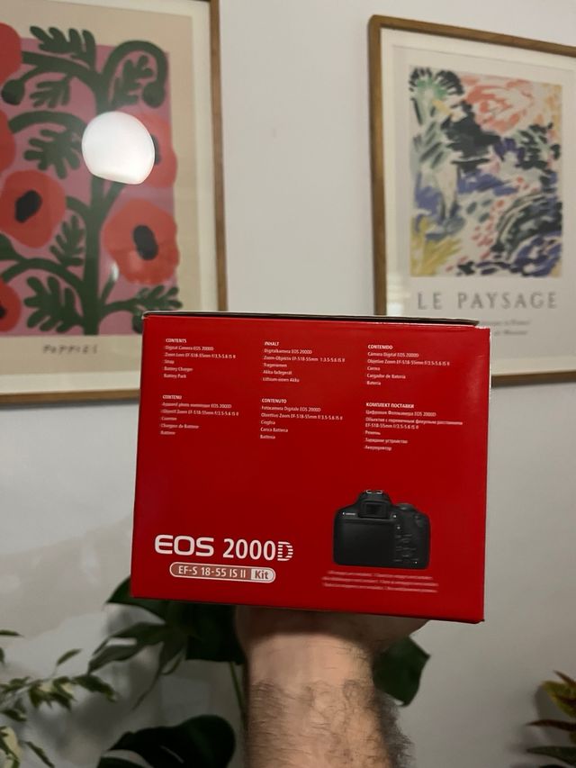 Canon EOS 2000D + EF-S 18-55mm II Kit