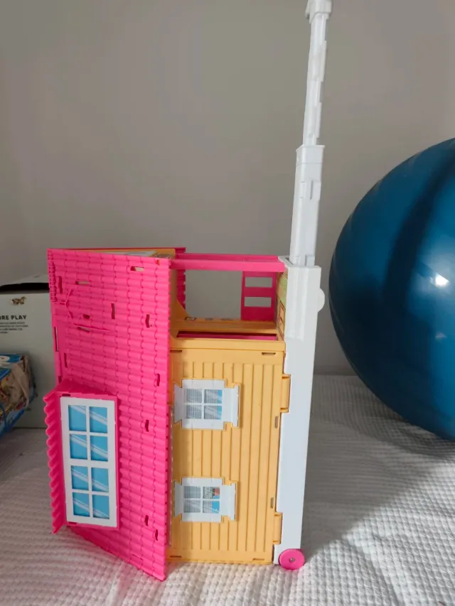 Barriguitas Casa Maletín con Ruedas