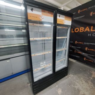 Nevera expositora de bebidas supermercado