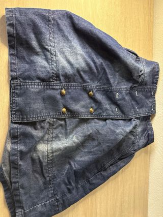 Falda vaquera con botones