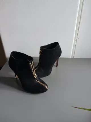 Botines ante negros cremallera dorada