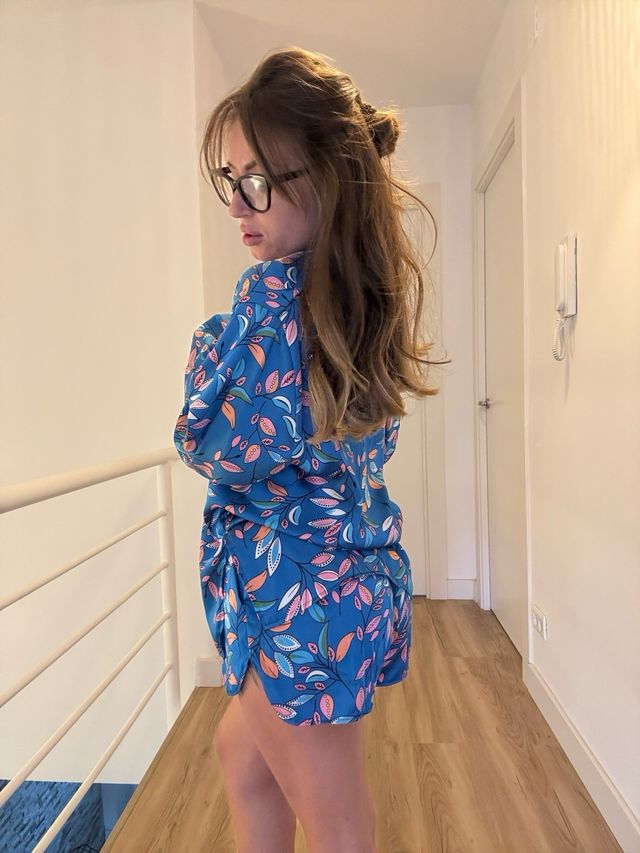 Conjunto mujer: camisa, top y shorts