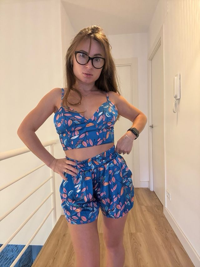 Conjunto mujer: camisa, top y shorts