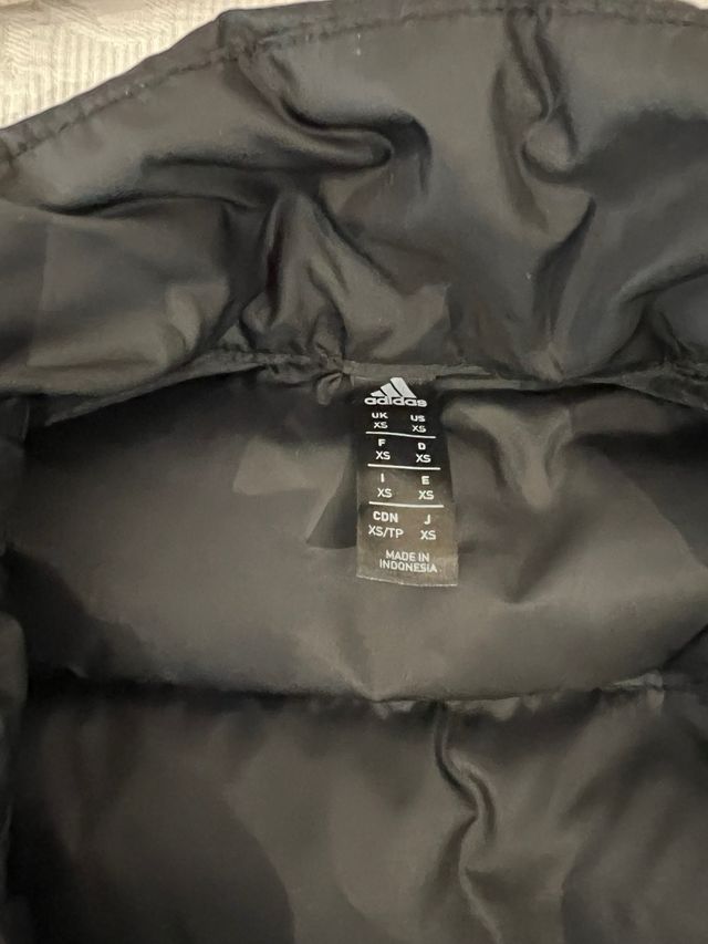 Chaqueta Adidas Negra con Rayas Blancas