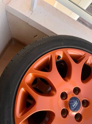 4 llantas ford con gomas al 80%