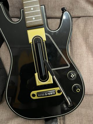 Guitarra Wii U + Juego Guitar Hero Live