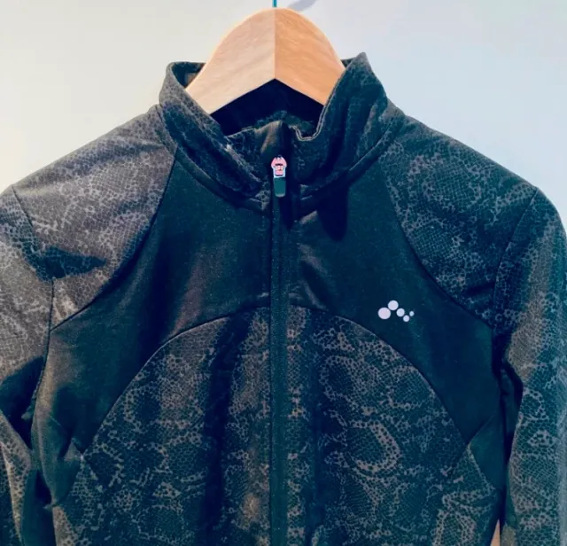 Chaqueta deportiva Only Play negra y gris