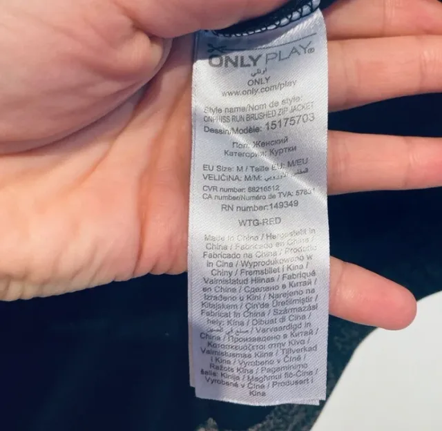 Chaqueta deportiva Only Play negra y gris