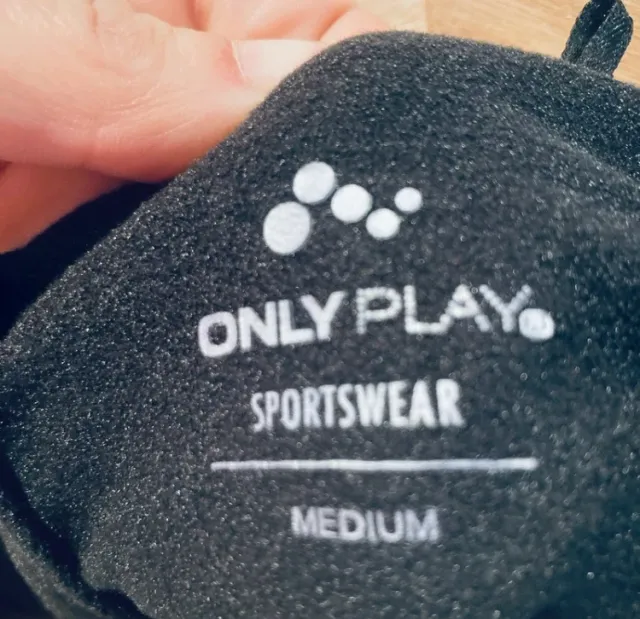 Chaqueta deportiva Only Play negra y gris