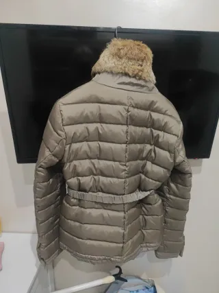 Piumino beige con pelliccia