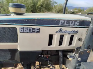 Tractor Lamborghini 660-F Plus con remolque