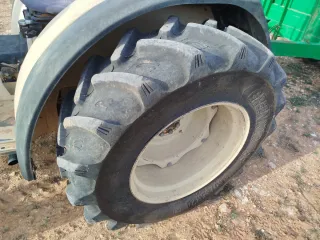 Tractor Lamborghini 660-F Plus con remolque