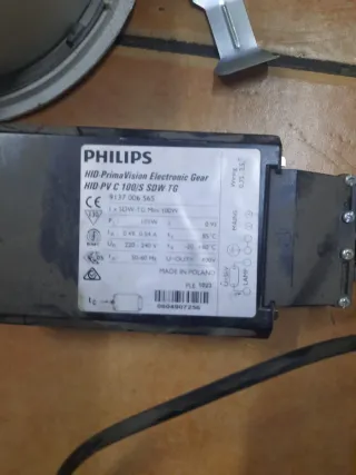 10 Focos de tienda Philips.