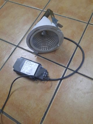 10 Focos de tienda Philips.