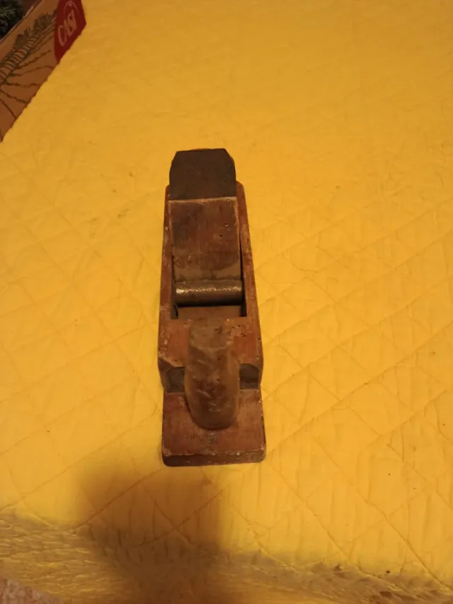 Cepillo de carpintero antiguo