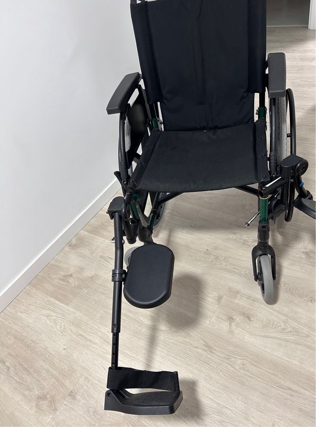 Reposapies elevable silla de ruedas Breezy Premium