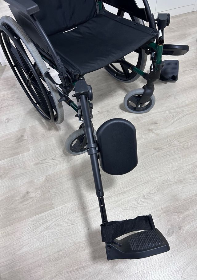 Reposapies elevable silla de ruedas Breezy Premium