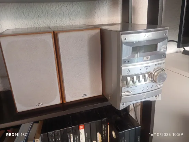 Minicadena JVC Radio CD DVD UX-GD6 + Altavoces