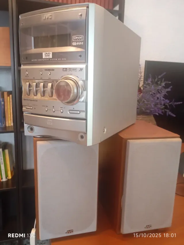 Minicadena JVC Radio CD DVD UX-GD6 + Altavoces