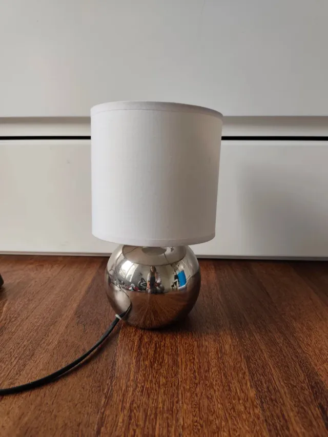 Lámpara de mesa moderna